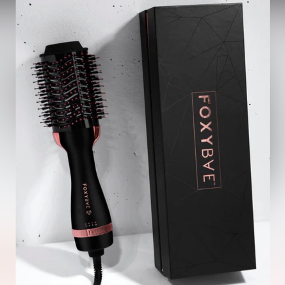 NIB FOXYBAE Blowout Dryer Brush